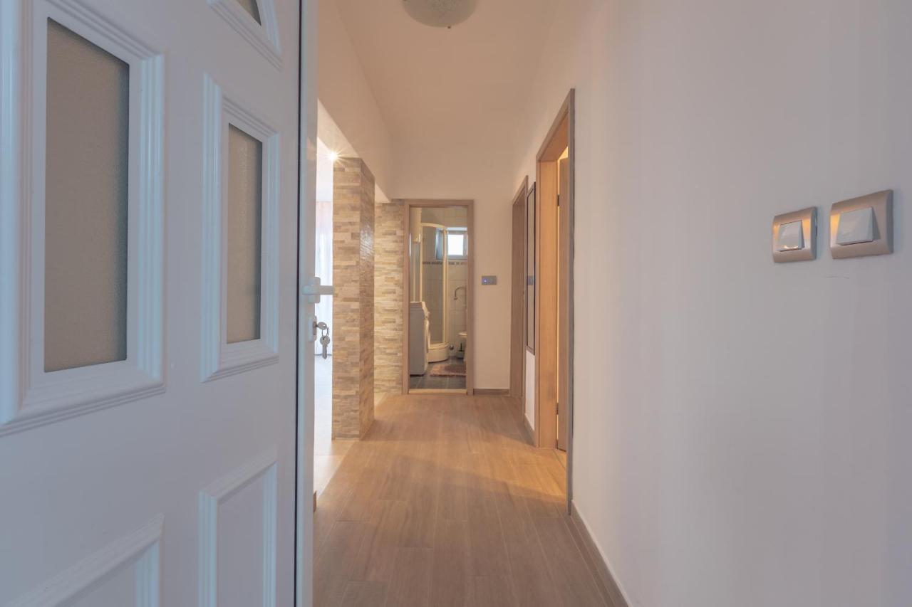 Holiday Home Insulam Mare Trogir Exterior foto